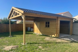 Garage en bois avec auvent